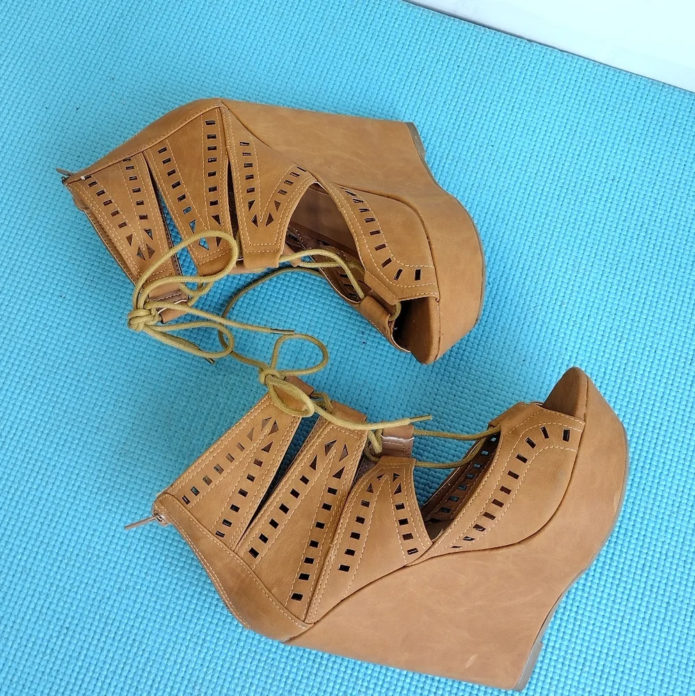 Charlotte Russe Tan Platform Wedges - Picture 5 of 9